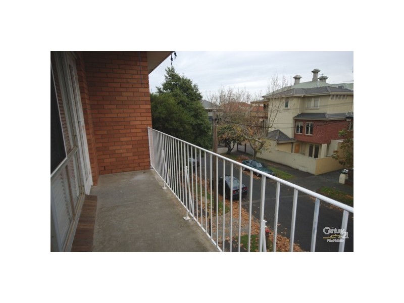 4/21 Tiuna Grove, Elwood VIC 3184