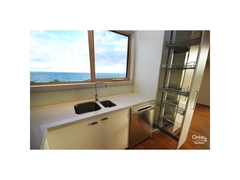 2/58 Beach Road, Mentone VIC 3194