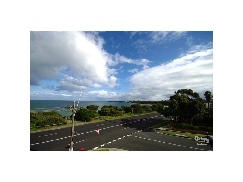 2/58 Beach Road, Mentone VIC 3194