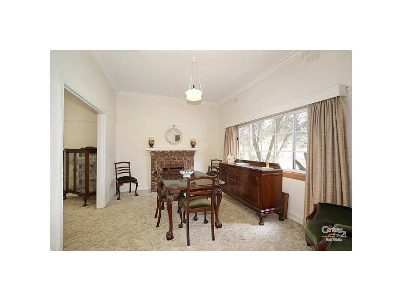 4 McKinnon Road, Mckinnon VIC 3204