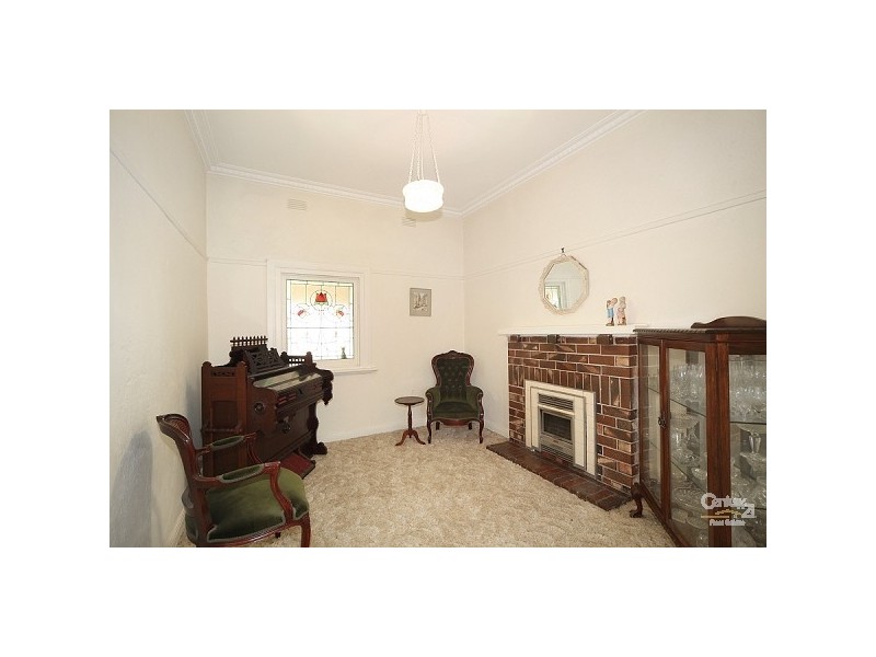 4 McKinnon Road, Mckinnon VIC 3204