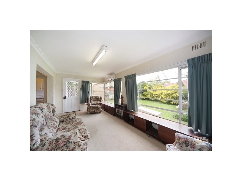 4 McKinnon Road, Mckinnon VIC 3204