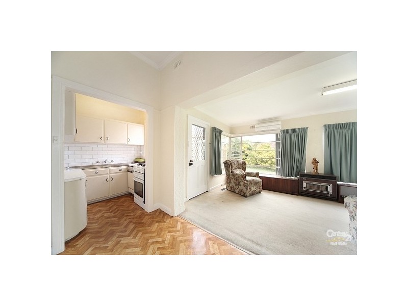 4 McKinnon Road, Mckinnon VIC 3204