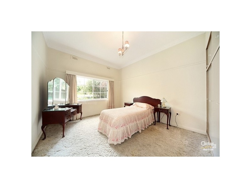 4 McKinnon Road, Mckinnon VIC 3204