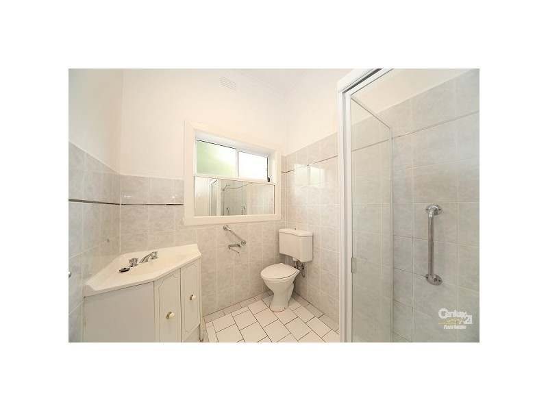 4 McKinnon Road, Mckinnon VIC 3204