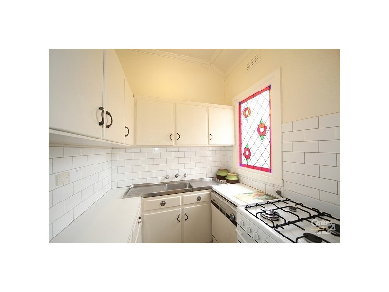 4 McKinnon Road, Mckinnon VIC 3204