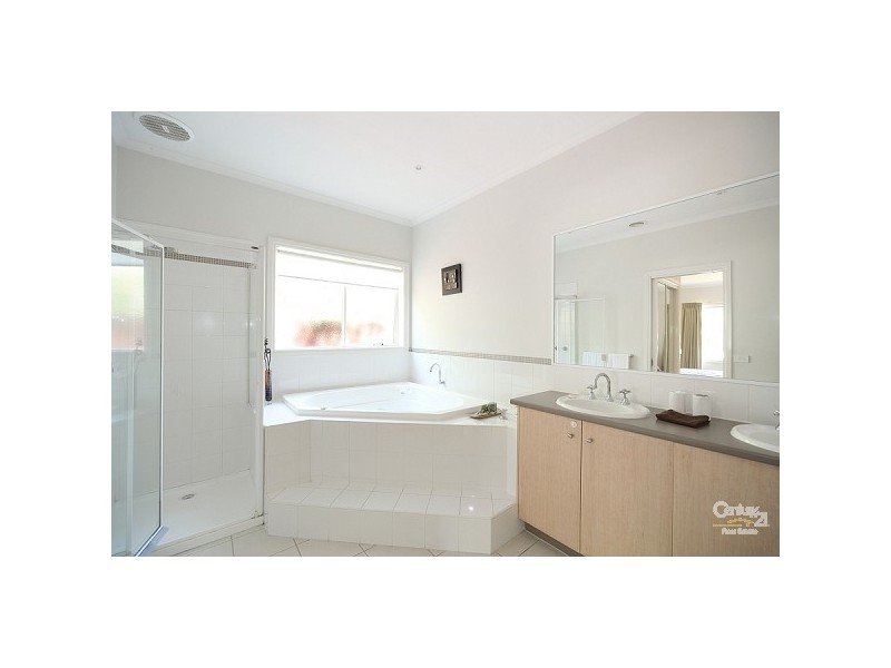 4 Soutar Place, Heatherton VIC 3202