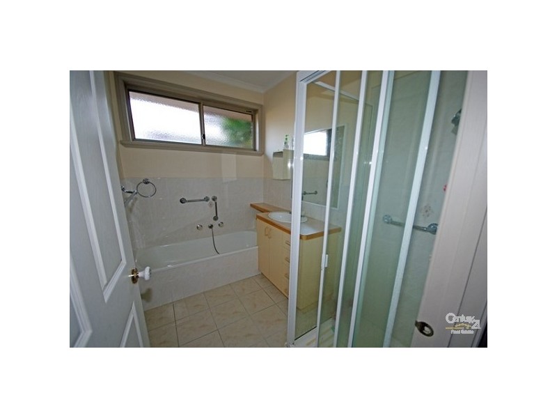 1/2 Becket Avenue, Bentleigh East VIC 3165