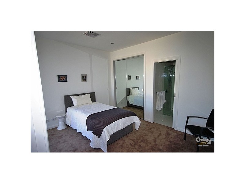 13/237 Hampton Street, Hampton VIC 3188