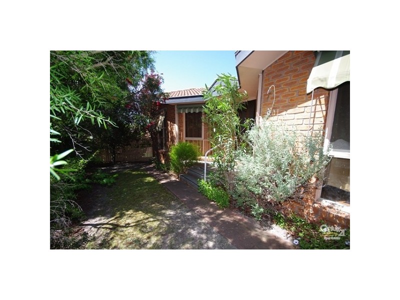 2/8 Dega Avenue, Bentleigh East VIC 3165