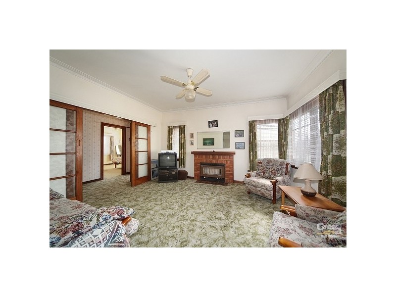 16 Prince Edward Avenue, Mckinnon VIC 3204