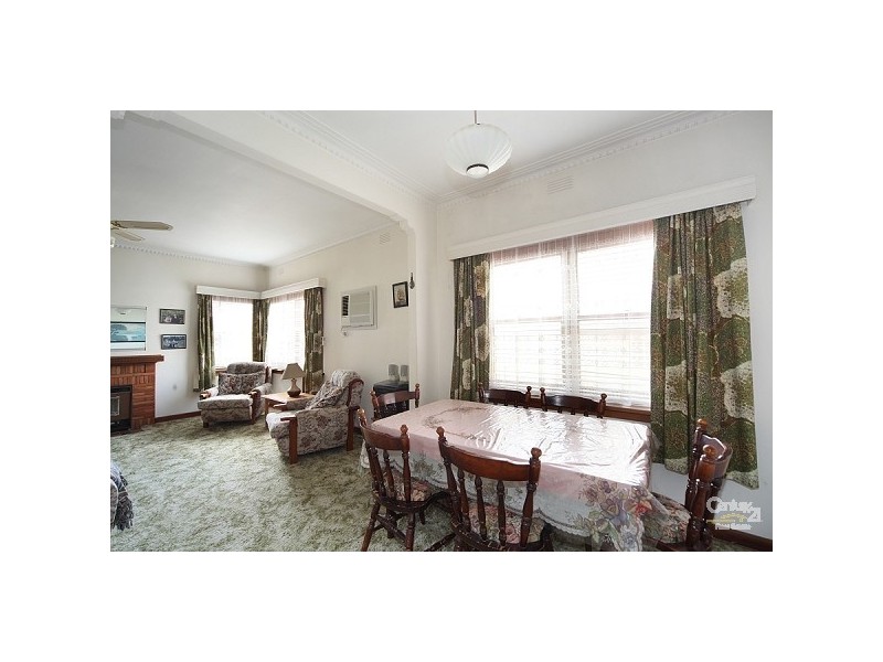 16 Prince Edward Avenue, Mckinnon VIC 3204