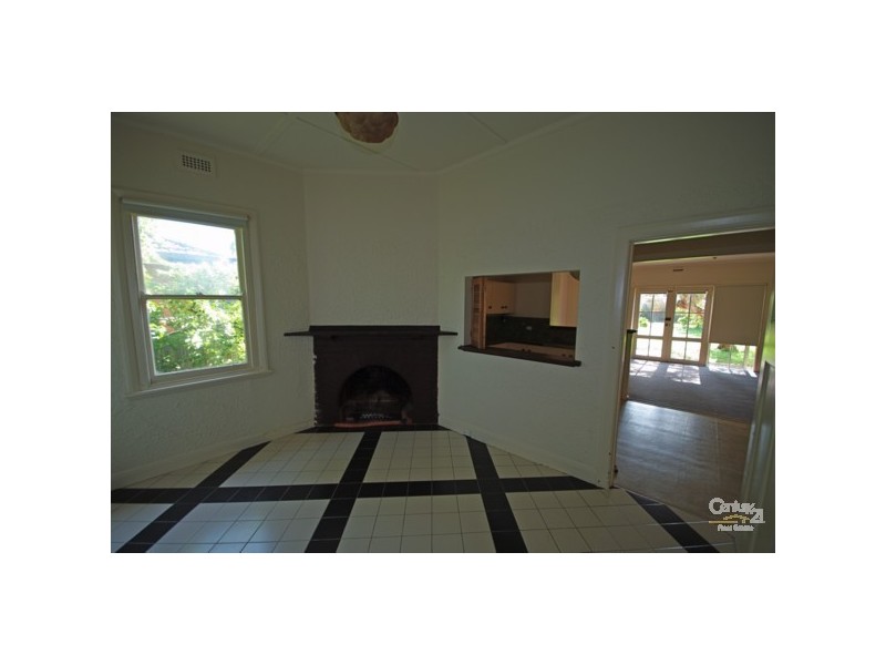 11 Melton Avenue, Carnegie VIC 3163