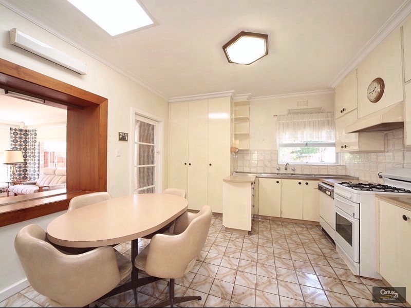 4 Howard Avenue, Ormond VIC 3204