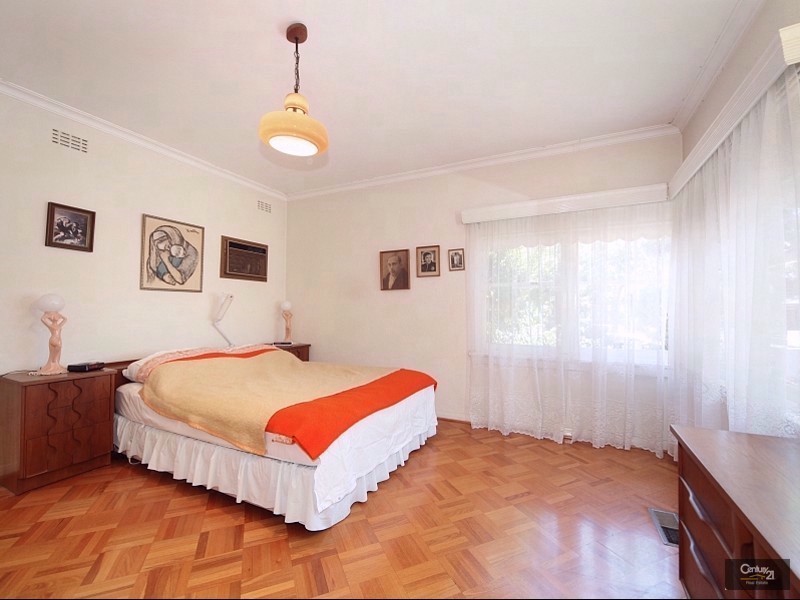 4 Howard Avenue, Ormond VIC 3204