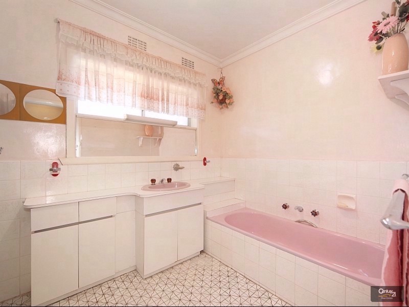 4 Howard Avenue, Ormond VIC 3204