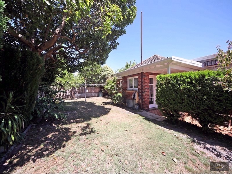 4 Howard Avenue, Ormond VIC 3204