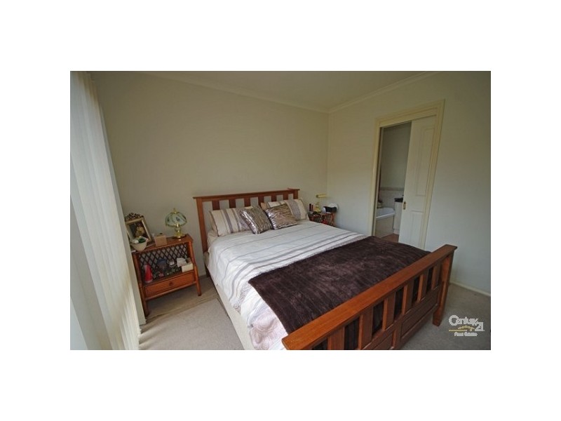 2/4 Katoomba Street, Hampton East VIC 3188