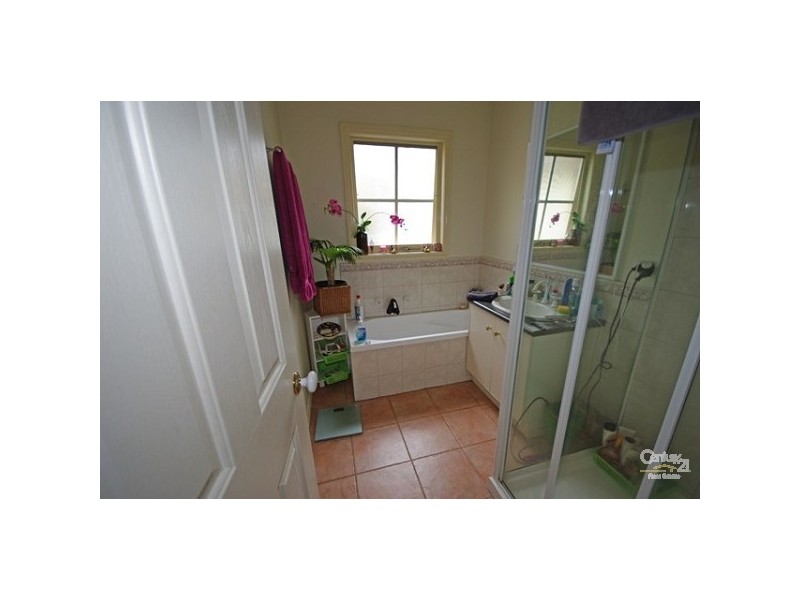 2/4 Katoomba Street, Hampton East VIC 3188