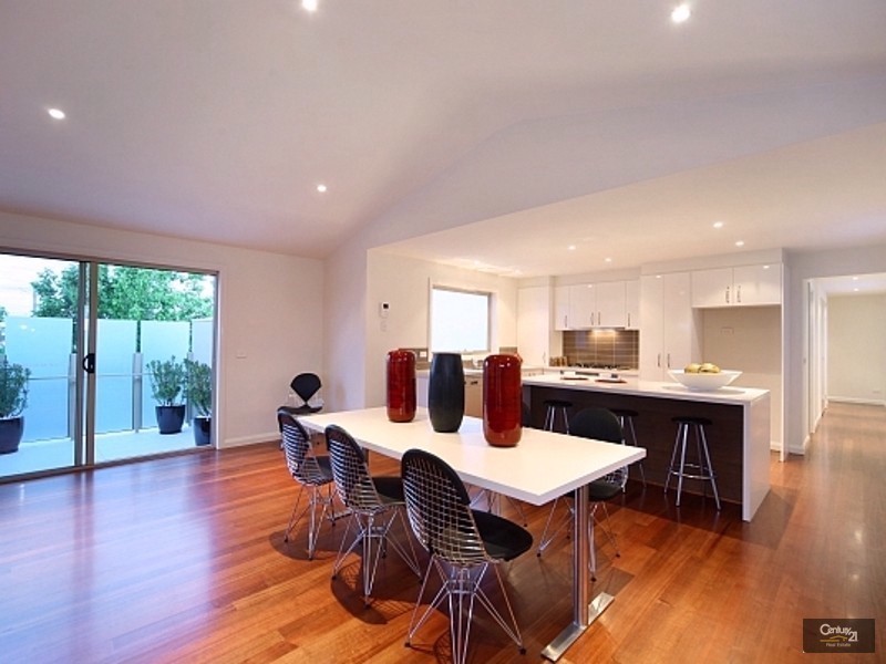 8/18 Bleazby Street, Bentleigh VIC 3204