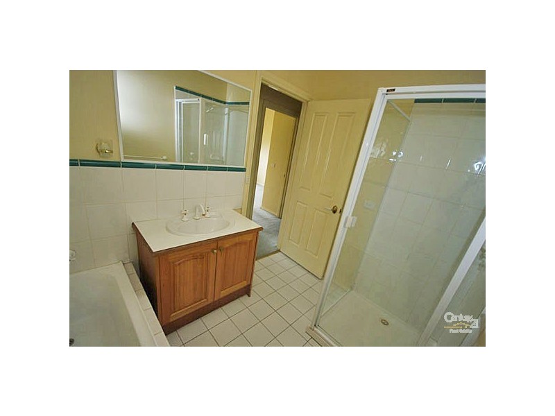 2/76 Wheatley Road, Mckinnon VIC 3204