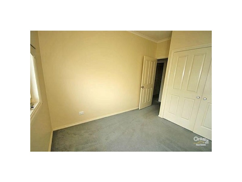 2/76 Wheatley Road, Mckinnon VIC 3204