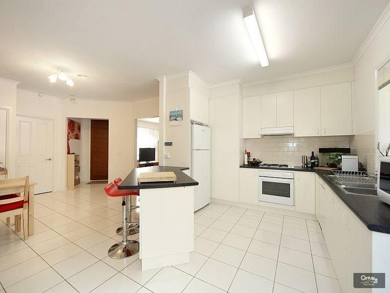 2/6 McKinnon Road, Mckinnon VIC 3204