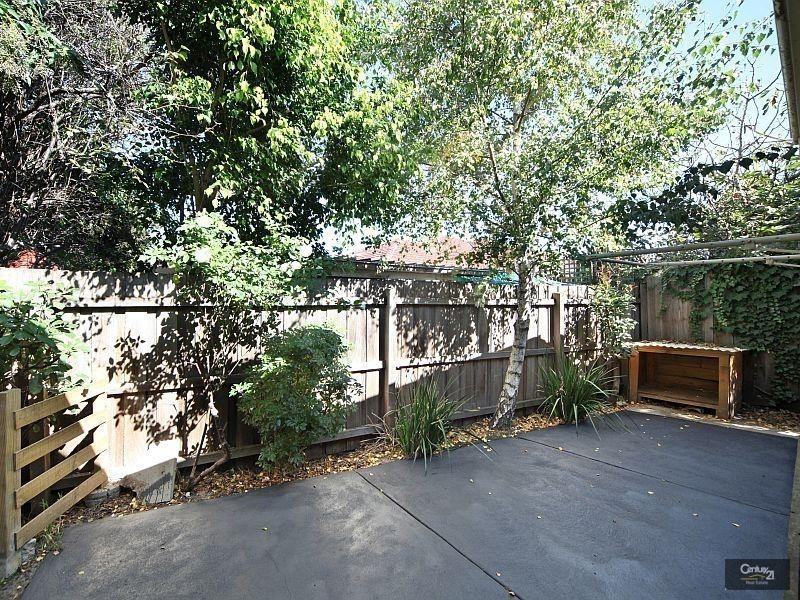 2/6 McKinnon Road, Mckinnon VIC 3204