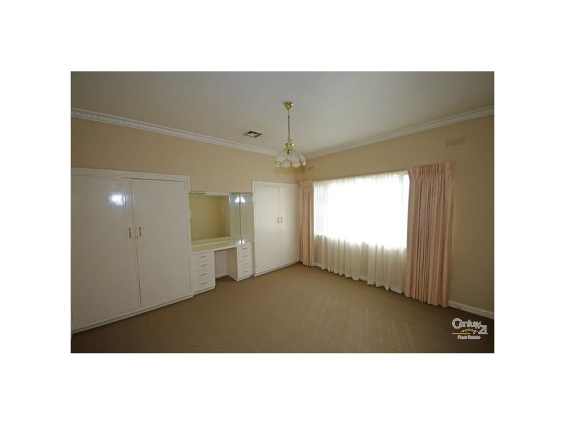 18 Wavell Street, Mckinnon VIC 3204