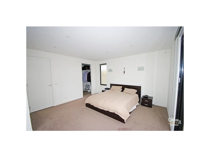 6 Carcoola Court, Mckinnon VIC 3204