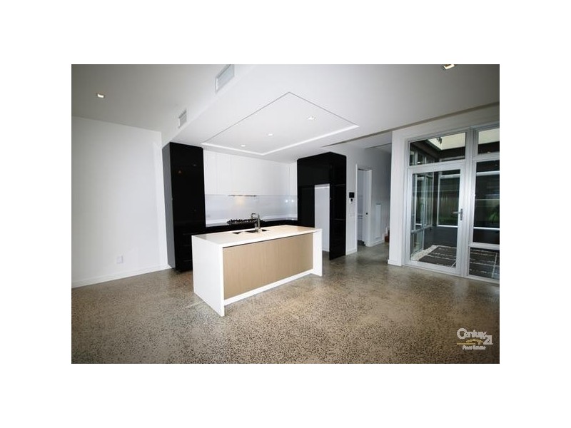2 Quinns Road, Bentleigh East VIC 3165