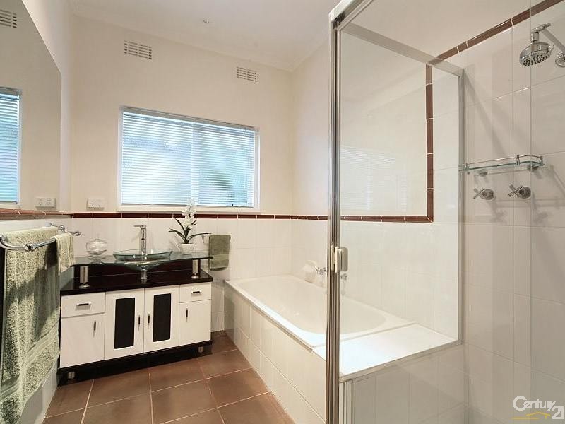 1/2 Riddle Street, Bentleigh VIC 3204