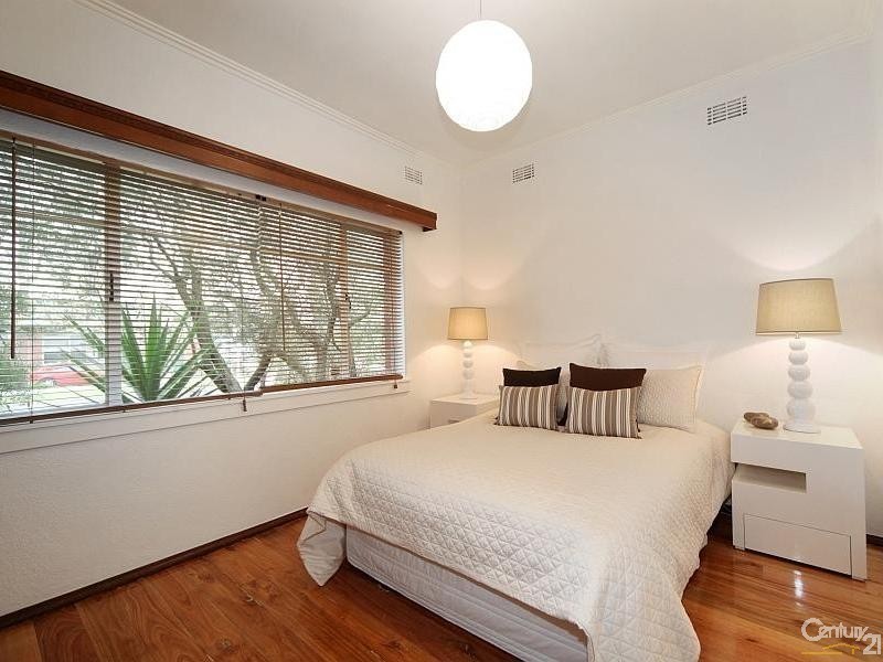 1/2 Riddle Street, Bentleigh VIC 3204