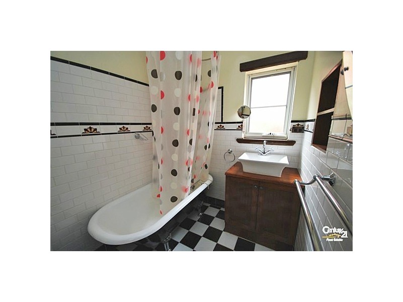 104 McKinnon Road, Mckinnon VIC 3204