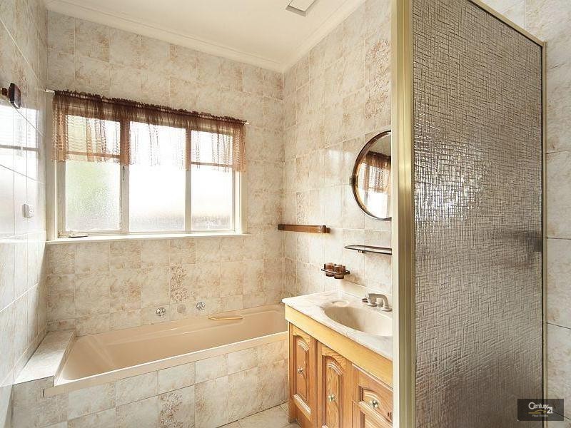 2 Trinity Court, Bentleigh East VIC 3165