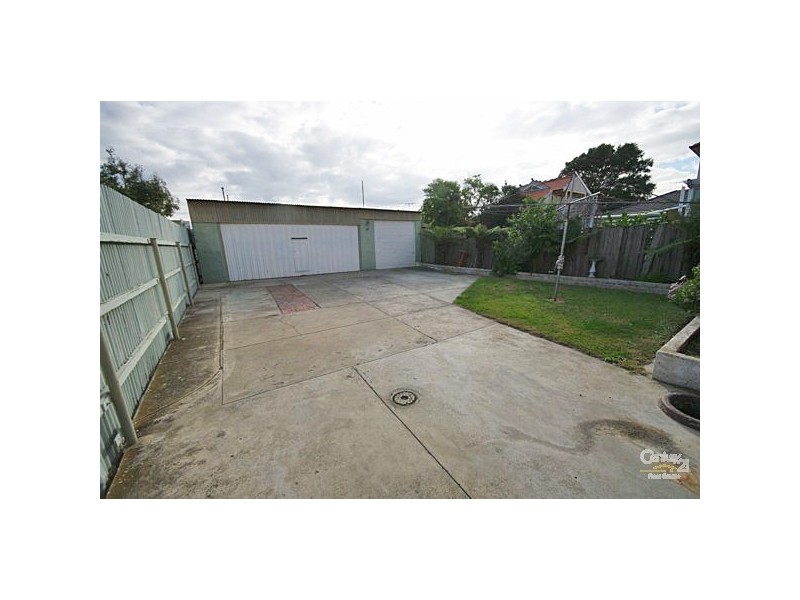 1 Glen Orme Avenue, Mckinnon VIC 3204
