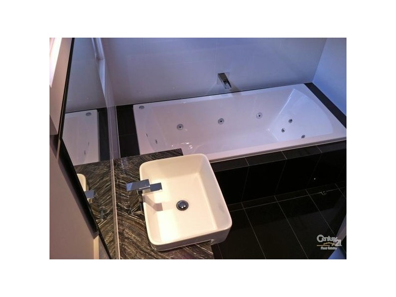 2 Quinns Road, Bentleigh East VIC 3165