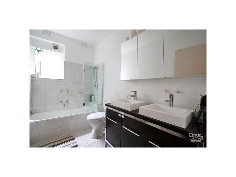 2/9 Whitmuir Road, Bentleigh VIC 3204