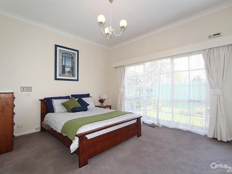 24 Alfada Street, Caulfield South VIC 3162