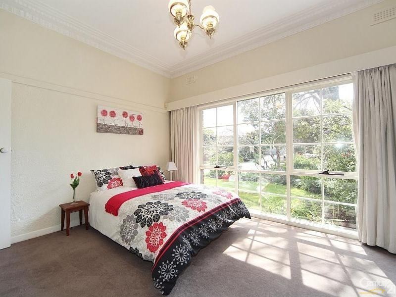 24 Alfada Street, Caulfield South VIC 3162