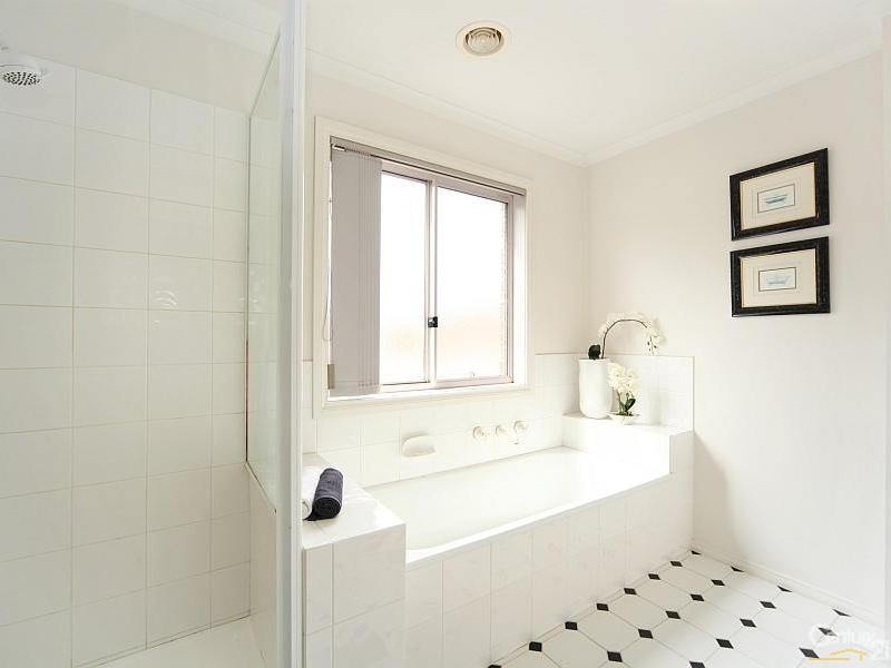 2/1D Tovan Akas Avenue, Bentleigh VIC 3204