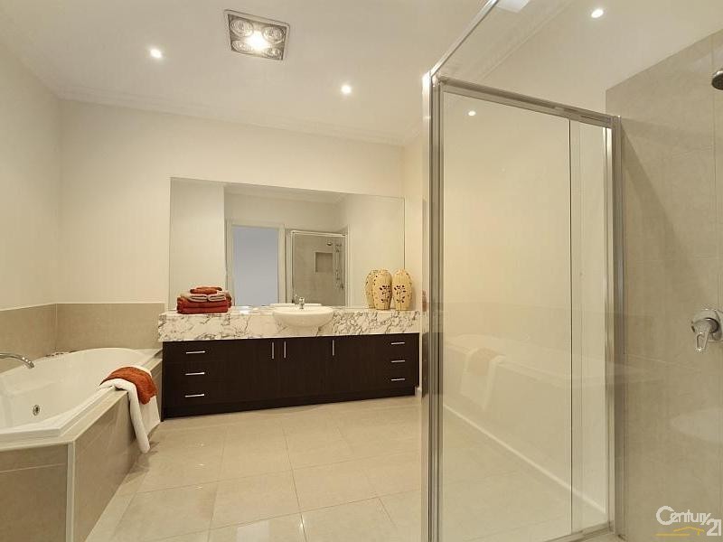 13 Atkinson Street, Bentleigh VIC 3204