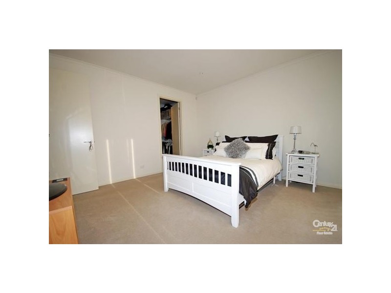 2/12 Browns Road, Bentleigh East VIC 3165