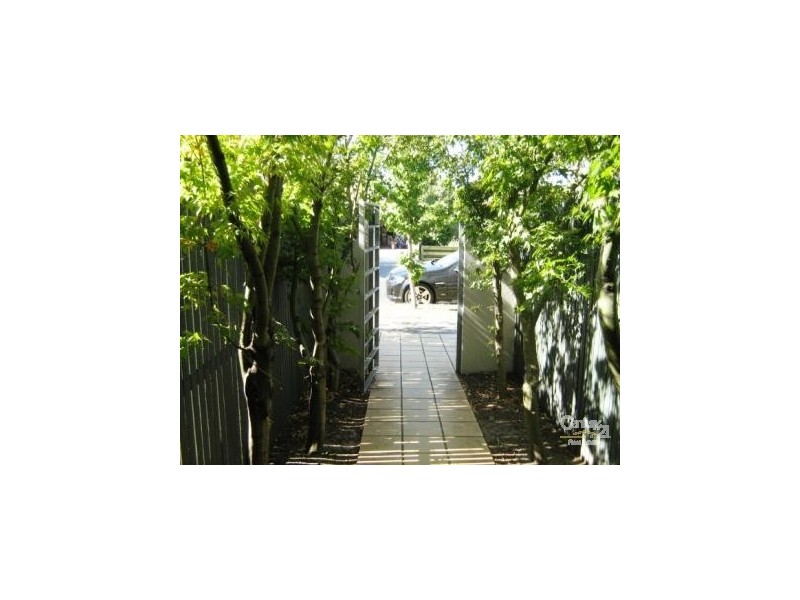 8-2/4 McArthur Street, Bentleigh VIC 3204