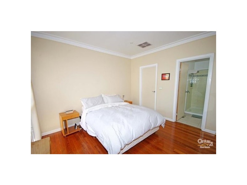 2/77 Lillimur Road, Ormond VIC 3204