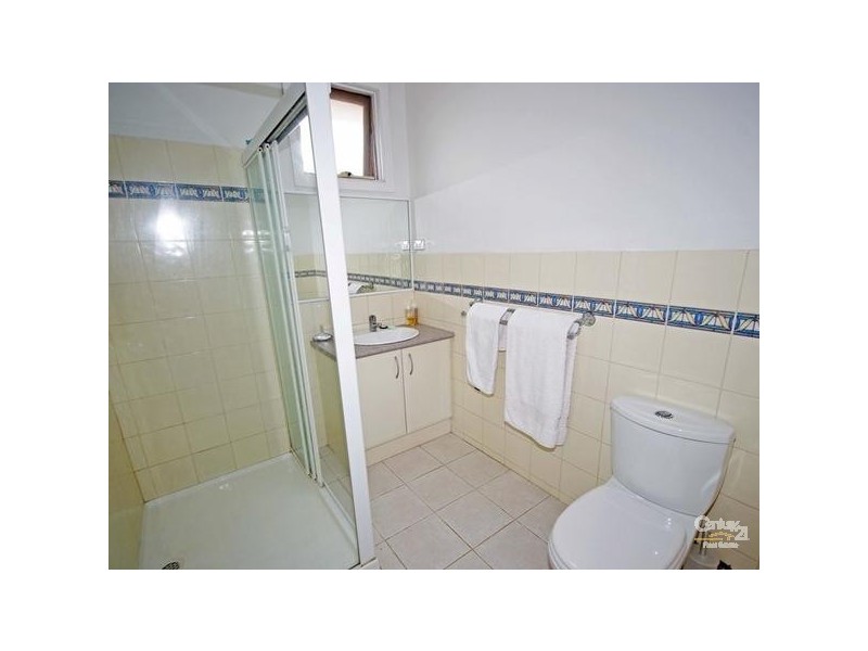 2/77 Lillimur Road, Ormond VIC 3204