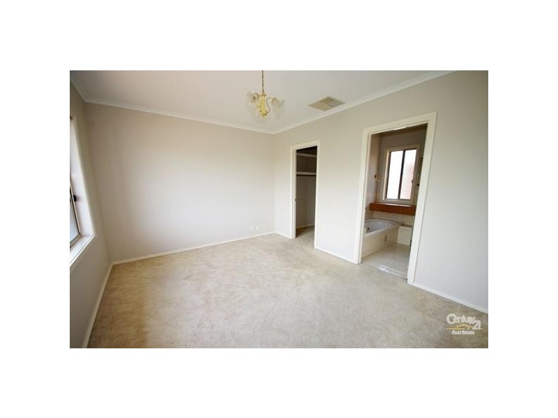 212 Tucker Road, Mckinnon VIC 3204