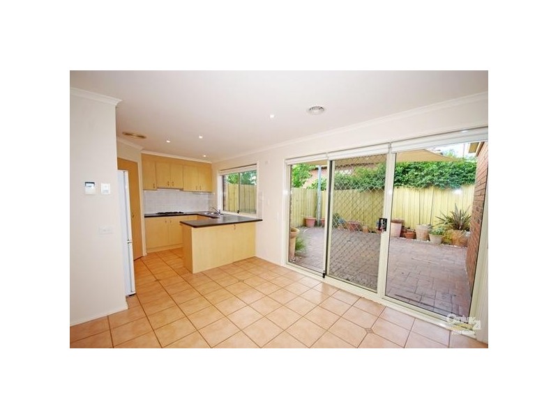 2/8 Nicholls Road, Ormond VIC 3204