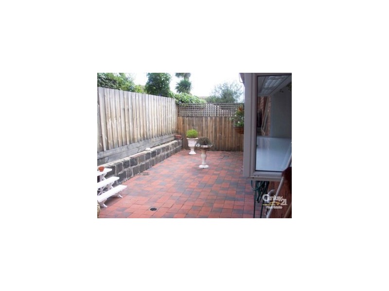 11/28 Prahran Grove, Elsternwick VIC 3185