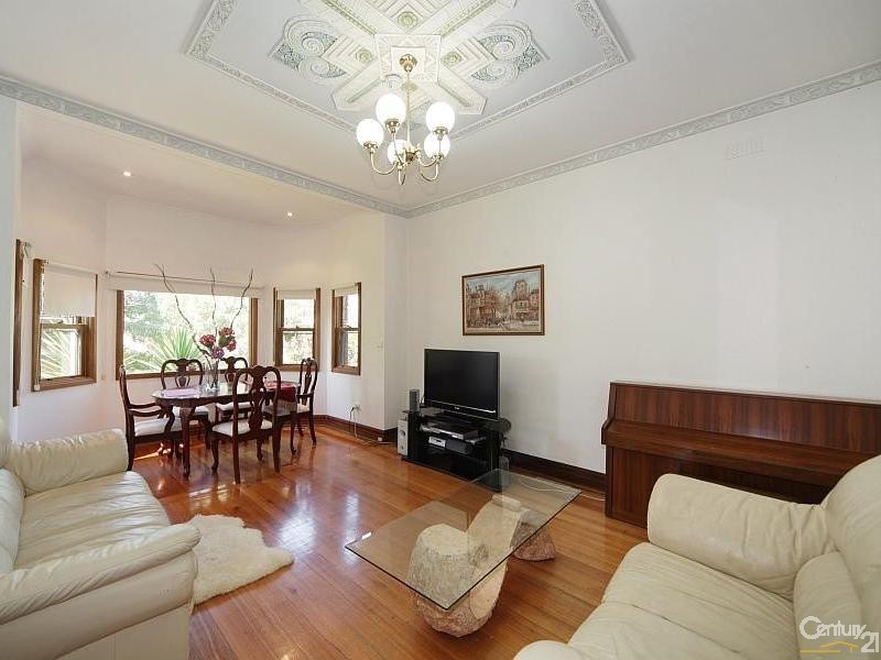 17 McKinnon Road, Mckinnon VIC 3204